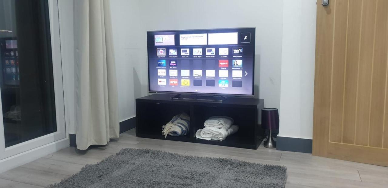Homestay In Birmingham Sleeps 8 - Free Parking & Wifi المظهر الخارجي الصورة
